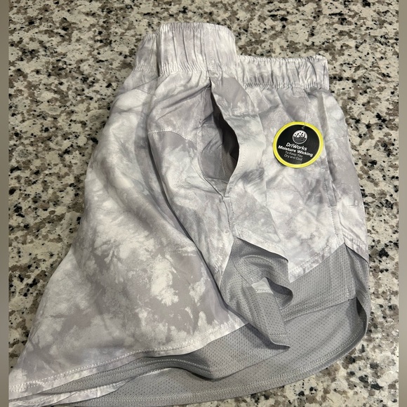 Shorts - Picture 4 of 4